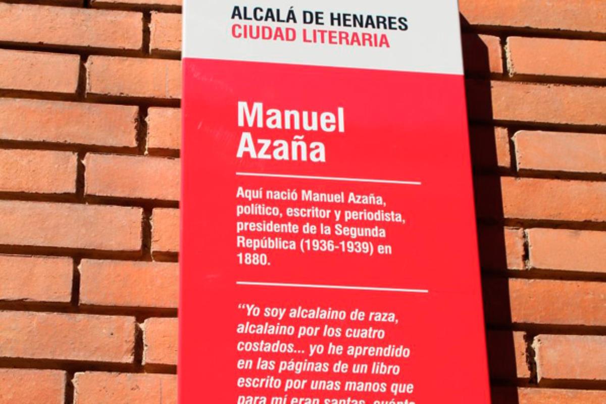 La ciudad cuenta con 25 hitos de escritores relacionados con sus calles, que se pueden consultar en una Guía especial editada para la ocasión