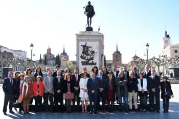 Representantes de 15 ciudades han firmado en el Ayuntamiento el “Decálogo de las ciudades cervantinas”