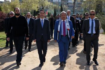El embajador de Palestina y el alcalde encabezaron el acto, en el que se realizaron varias actividades como la plantación de un árbol