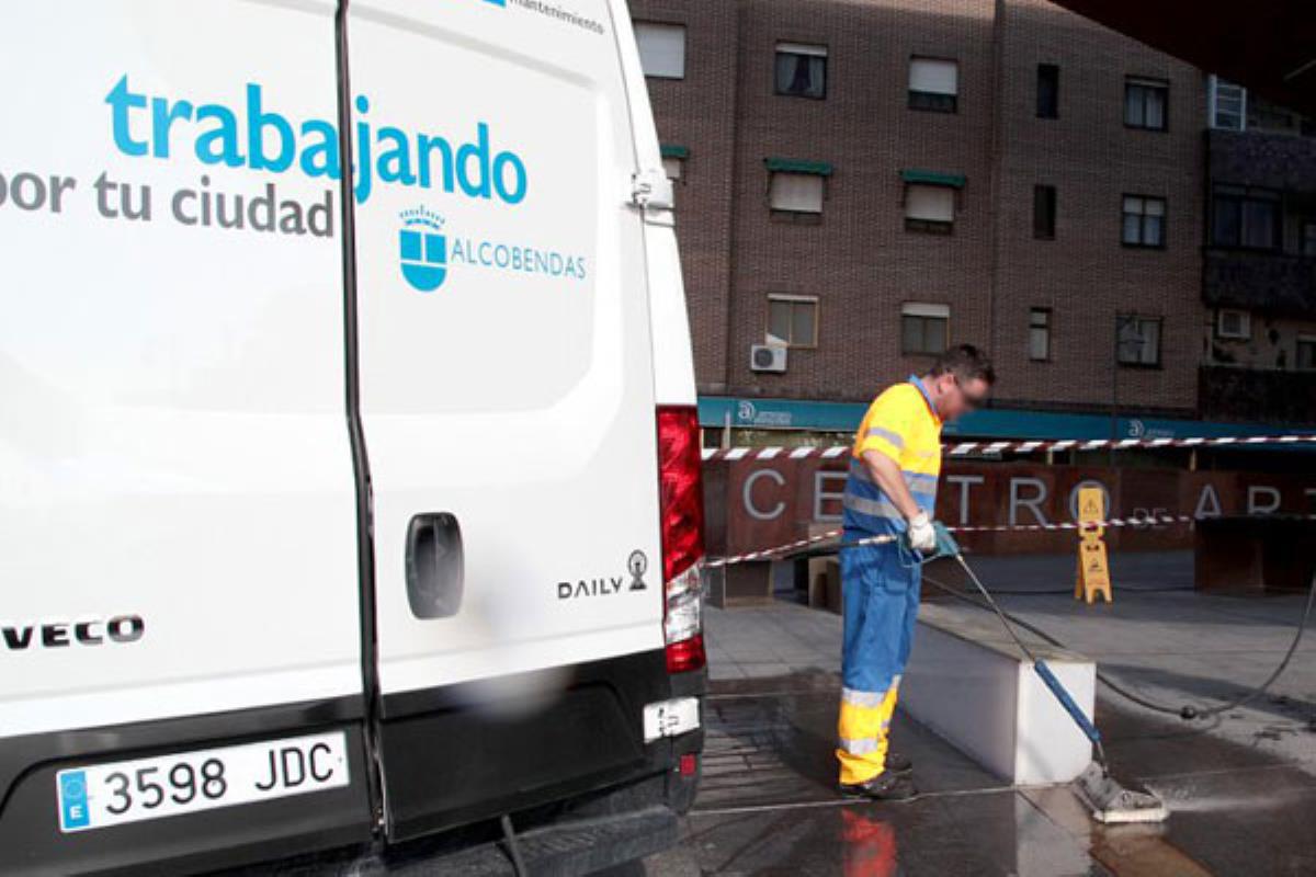 Los comerciantes deberán depositar el cartón plegado, doblado y atado en sus puertas, entre las 20 y las 22 horas 