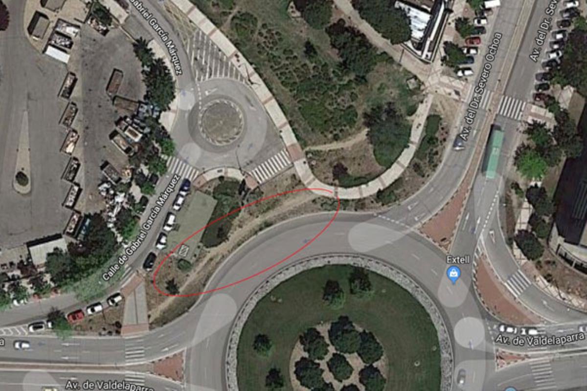 Para facilitar el camino de los peatones desde la avenida del Doctor Severo Ochoa hasta la avenida de Valdelaparra