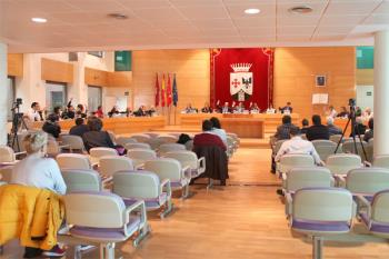 En la sesión plenaria de enero, el Ayuntamiento también reclama más inversiones para mejorar el Cercanías