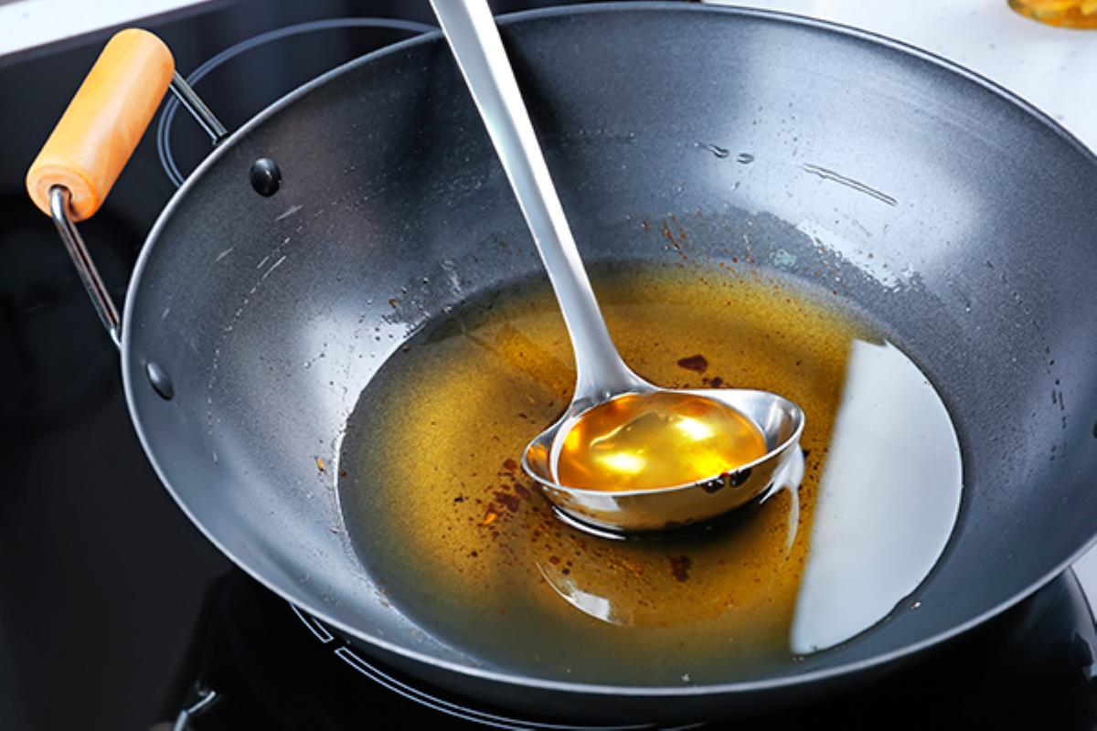 El Ayuntamiento confirma su compromiso medioambiental instalando cuatro nuevos contenedores de recogida de aceite vegetal 