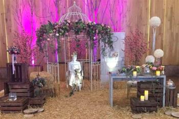 Más de una decena de expositores especializados en el sector nupcial han participado en el evento