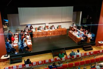 Mediante una comisión esclarecedora sobre la presunta incorporación de una cláusula del 1% en diversos pliegos