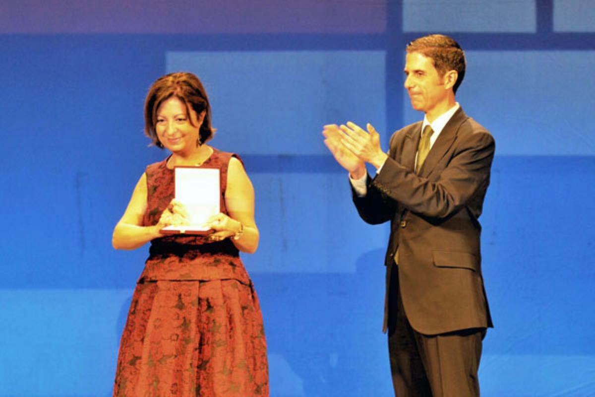 El premio ha sido entregado en el Teatro Salón Cervantes