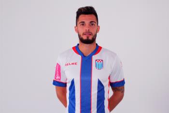 El joven central llega cedido por el Deportivo Alavés