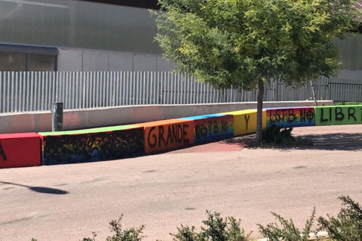 El Ayuntamiento de Torrelodones firmó un convenio con Arcópoli desde entonces se han producido 7 pintadas contra el colectivo LGTB