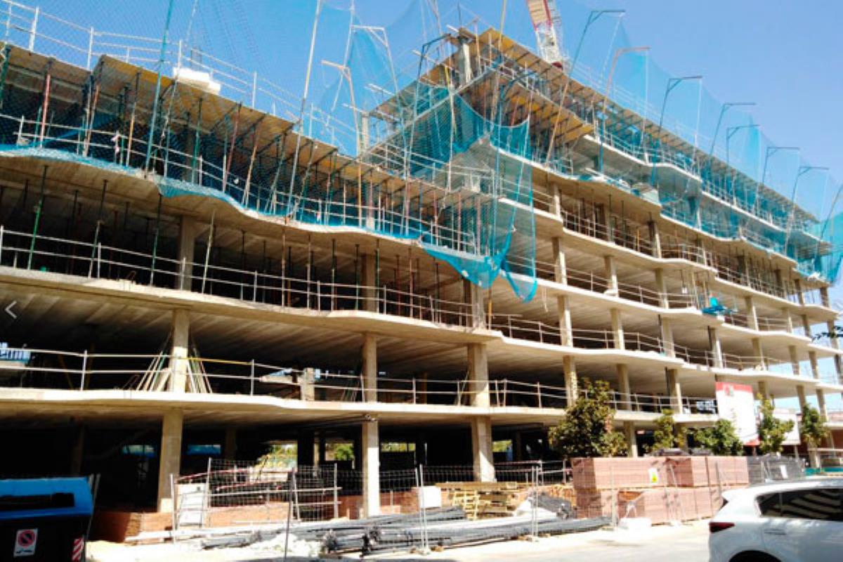 El consistorio adjudica las obras una nueva empresa y asegura que no habrá un incremento en el coste de las viviendas