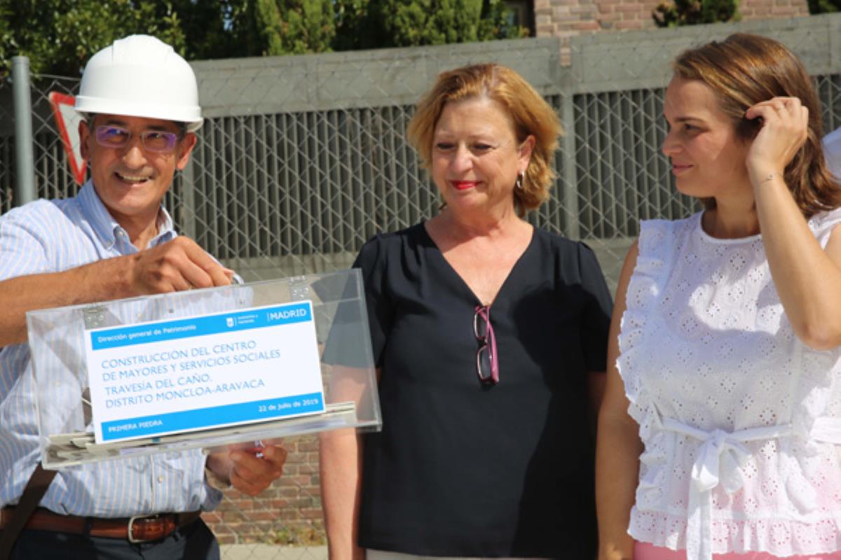 Ya se ha puesto la primera piedra del edificio que albergará el Centro de Mayores y Servicios Sociales