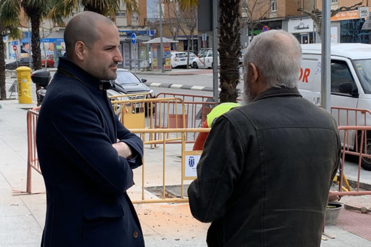 El alcalde ha visitado las obras del paso de cebra de la avenida de los Reyes Católicos