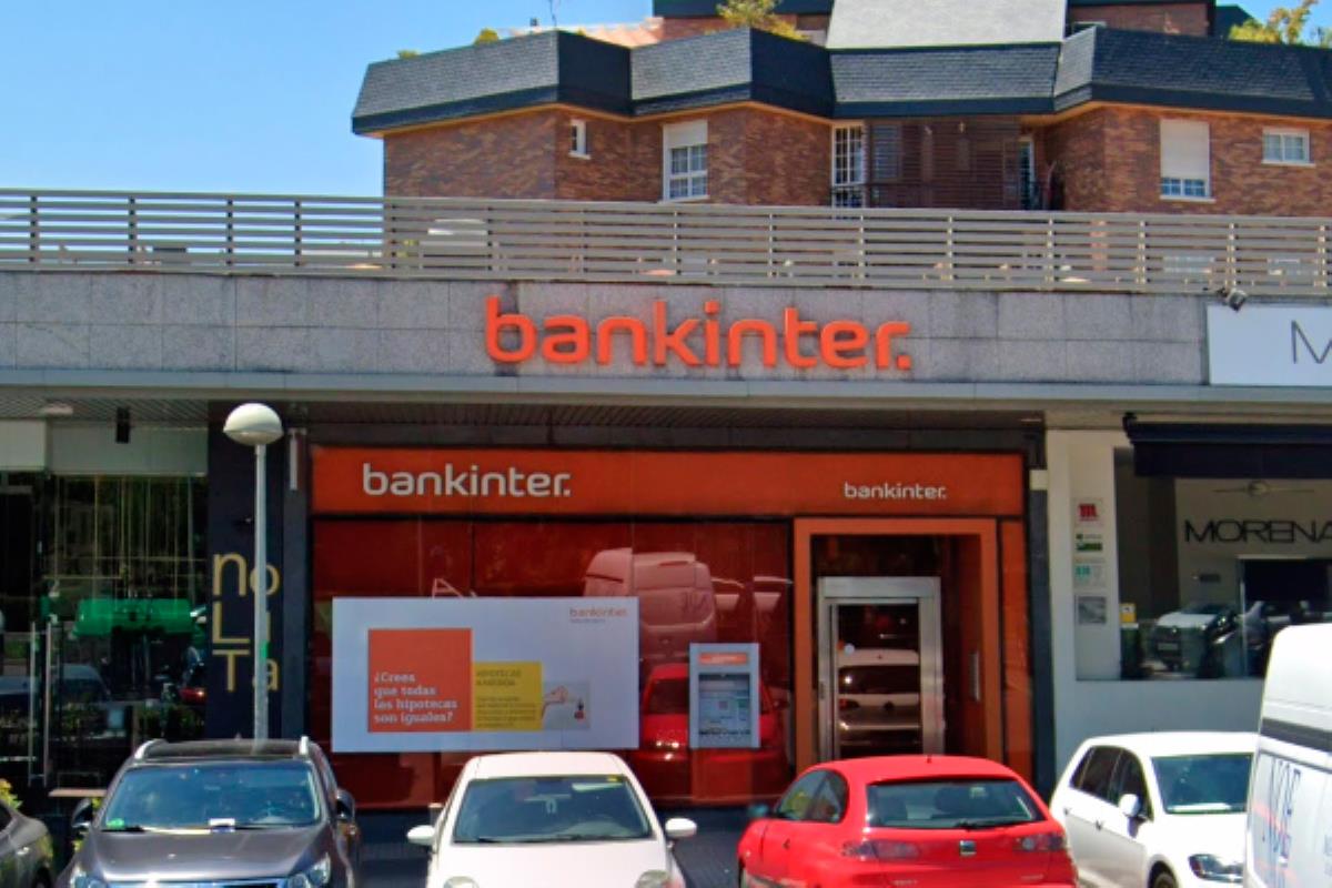 Los individuos volaron la fachada para sustraer el dinero del cajero automático