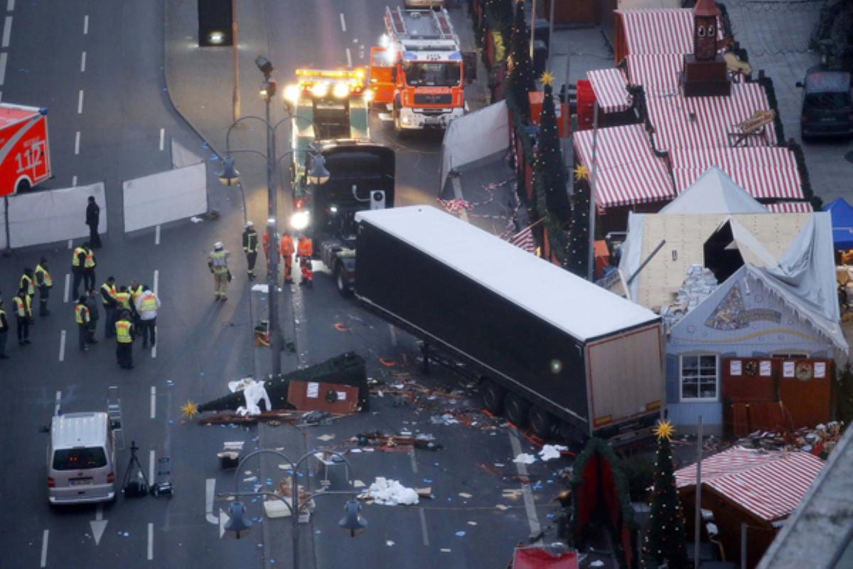 Poco después del brutal atropello, la Policía detuvo a cierta distancia del lugar al sospechoso de ser el conductor del vehículo