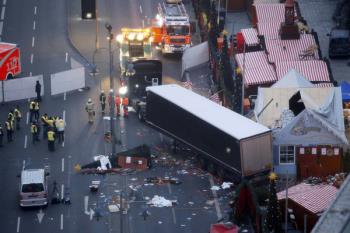 Poco después del brutal atropello, la Policía detuvo a cierta distancia del lugar al sospechoso de ser el conductor del vehículo