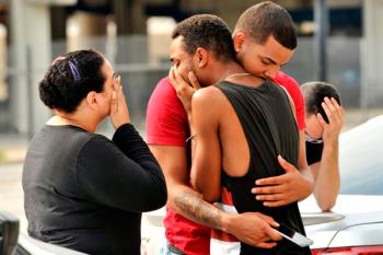 50 muertos en la peor matanza de EEUU, tras el 11-S, con un arma de asalto. El agresor murió en un enfrentamiento con la Policía