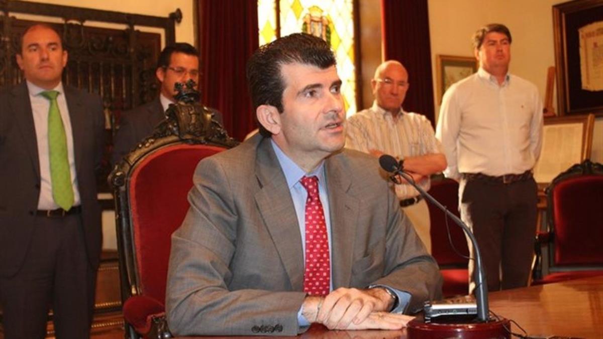 El exalcalde complutense llega a la consejería de Vivienda y Administración Local