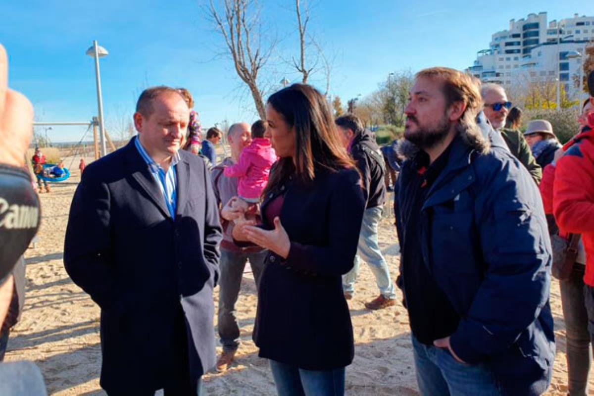 El Festival Valdenavidad ha realizado una recogida solidaria de alimentos, ropa y juguetes