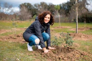 Se han plantado 350 árboles vinculados a la COP25 en presencia de la presidenta, Isabel Díaz Ayuso