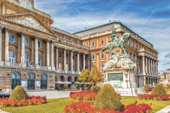Tradición y vanguardia se entremezclan en la capital húngara, dividida por el majestuoso Danubio