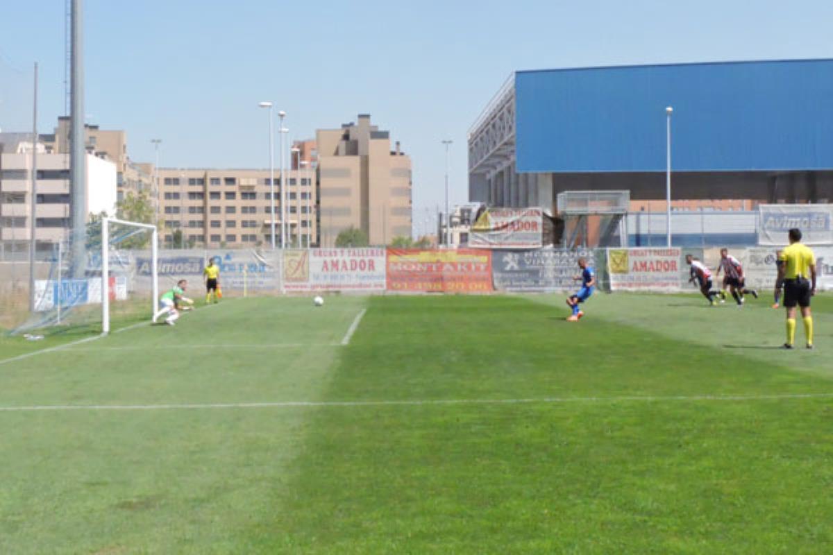 Un gol de Cervero, y otro de Dioni, remontaron el golazo de Javi Rey 