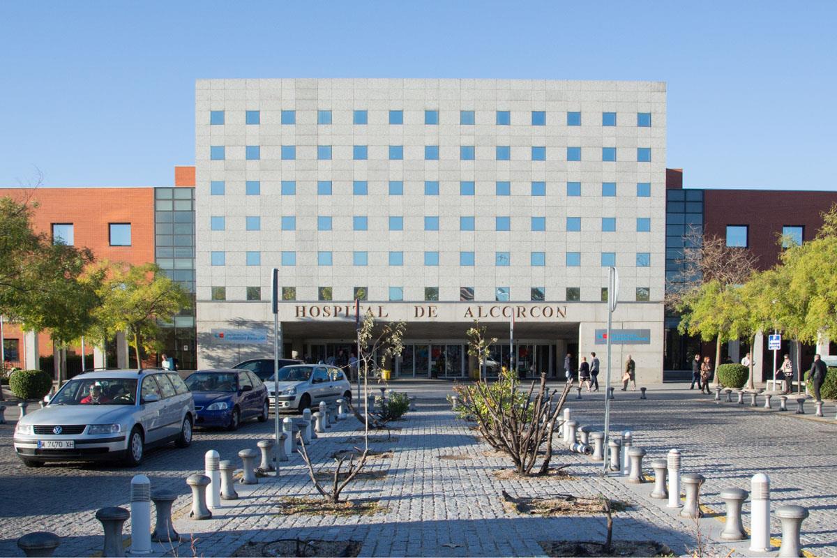 Otros 12 profesionales sanitarios del hospital presentan síntomas y se encuentran en aislamiento
