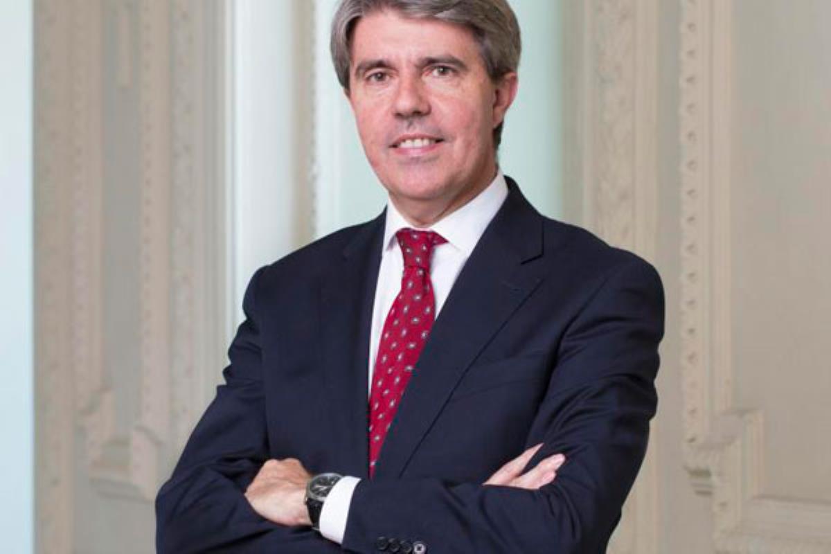 Tras tres años de espera, los vecinos no han visto ni los cimientos de unos equipamientos imprescindibles