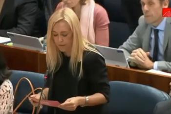 La diputada socialista ha expuesto "la necesidad de que terminen las obras en el colegio"