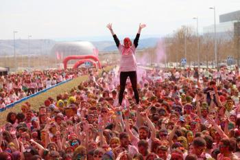 Lee toda la noticia 'La primera carrera de colores en España Holi Life, vuelve a Alcorcón'