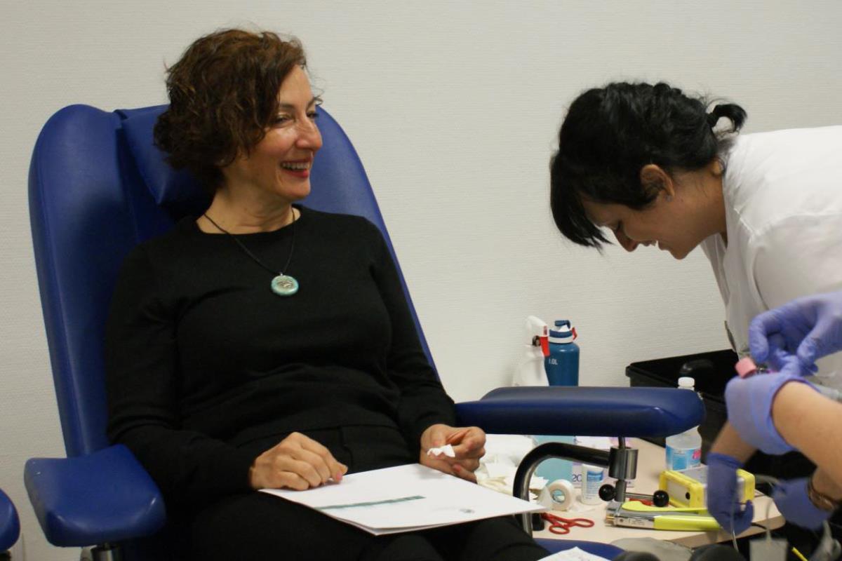 La alcaldesa ha participado en la campaña `Tu sangre: protagonista de una nueva vida"