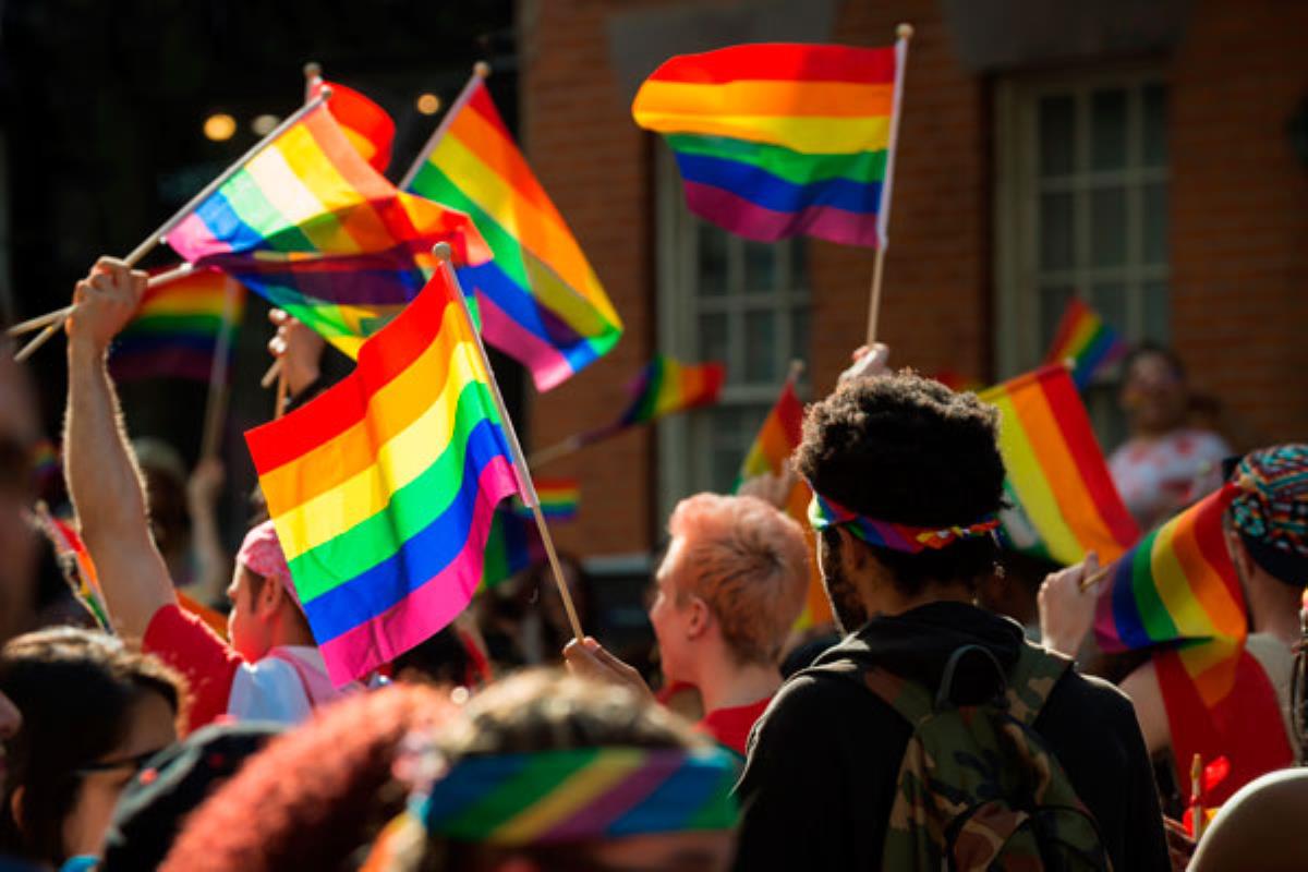 Los grupos políticos municipales firman un compromiso para luchar contra la LGTBIfobia 