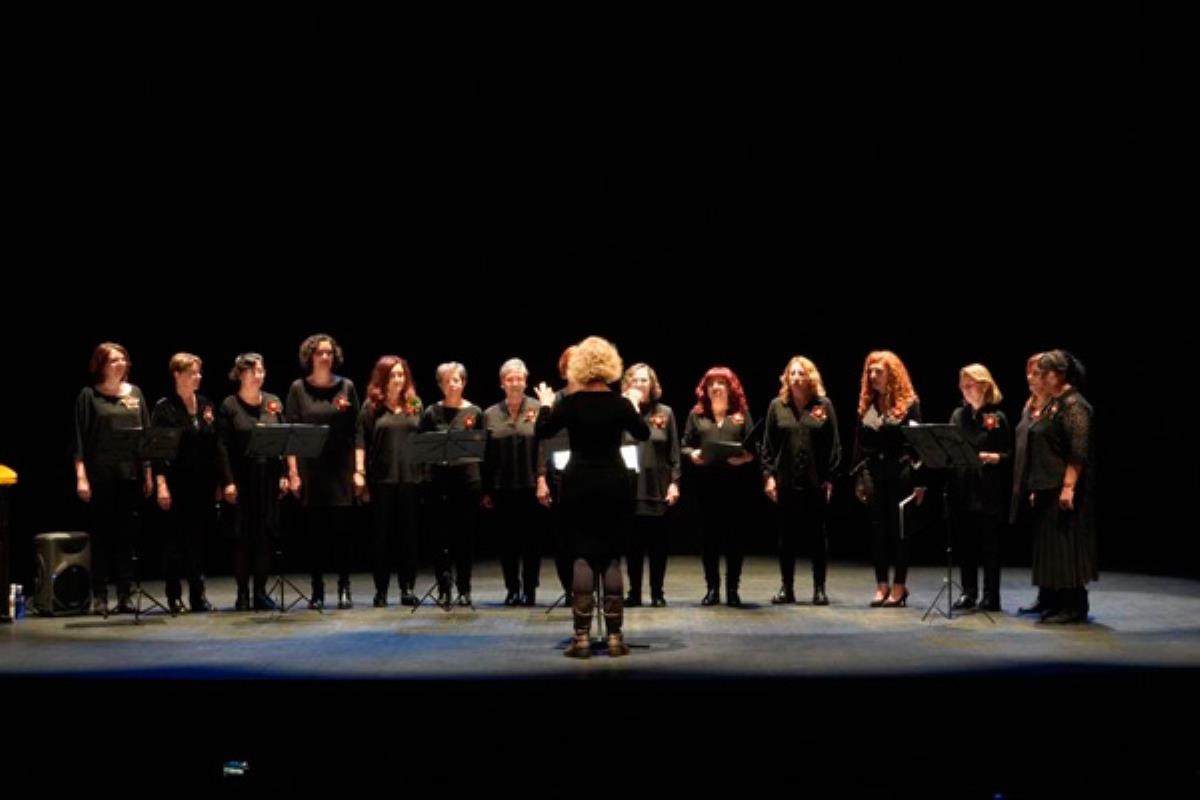 Gracias a la participación de los alumnos del Rodolfo Halffter, la Coral Villa de Móstoles y el Coro de Mujeres de Móstoles