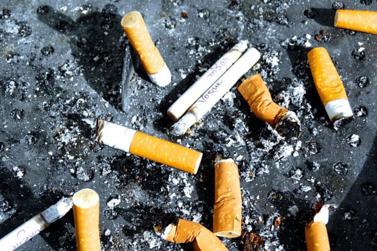 La iniciativa pretende animar a los vecinos a que depositen las colillas en su lugar