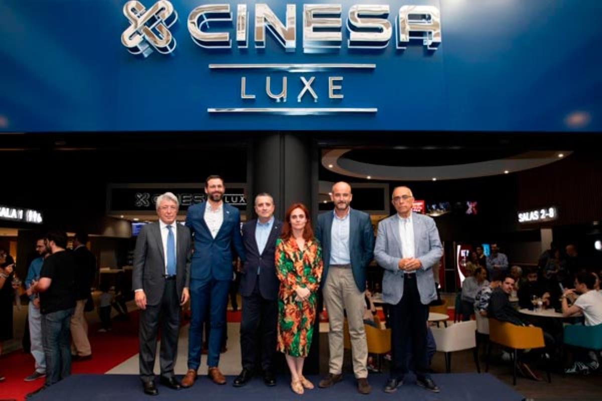 el primero en incorporar butacas con movimiento