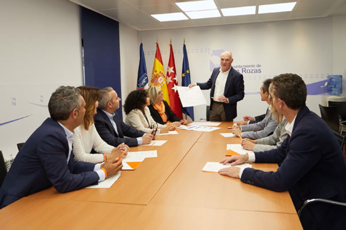 El portavoz señalaba que se ha aprobado en el último Pleno e hipoteca la acción del gobierno entrante