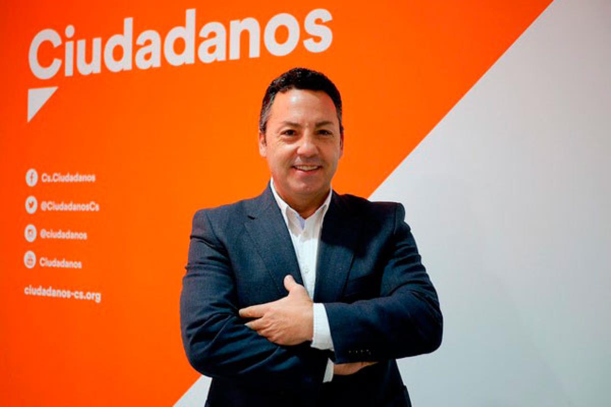 Enrique Morago sustituye a Egea al frente de la agrupación local y Pilar Cano la portavocía adjunta
