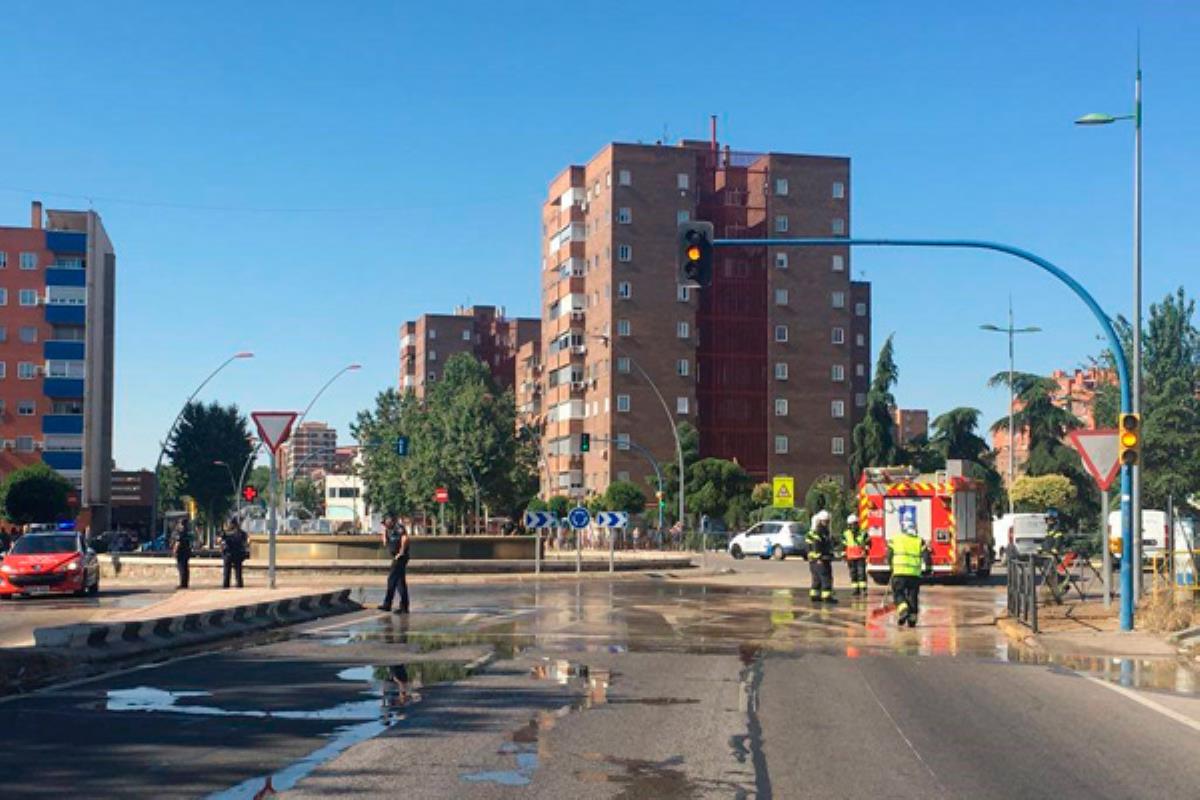 La rotura de una tubería de gas junto a la carretera M-409 ha provocado un atasco de más de 40 minutos que ha obligado a desalojar un autobús