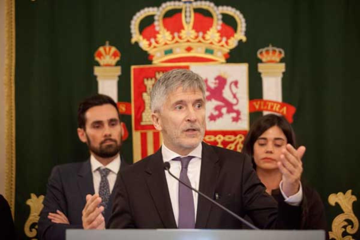 El ministro de Interior, Fernando Grande Marlaska, anuncia la medida para frenar el avance del coronavirus