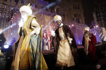 Lee toda la noticia 'Cortes de tráfico por las Cabalgatas de los distritos 
'