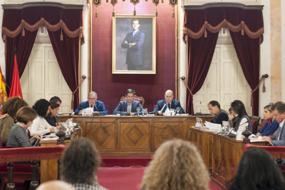 El debate pasa de las tensión a la guasa en las más de 6 horas que ha durado la sesión
