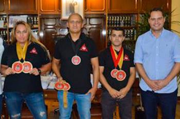 Cristina Álvarez, resultó campeona del mundo en defensa personal y en kata con armas en la categoría de maestros