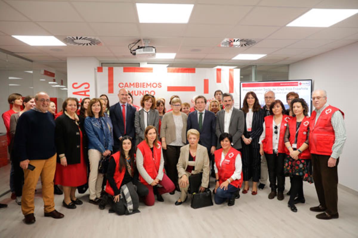 El alcalde agradece su trabajo para que Madrid sea una ciudad “más amable, solidaria y humana” 