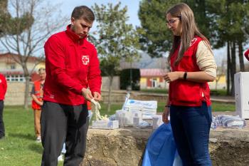 Cruz Roja refuerza su atención a 400.000 personas vulnerables ante el coronavirus