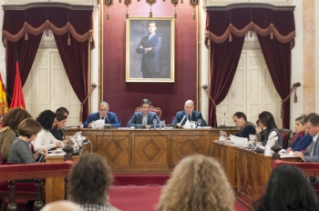 El debate pasa de las tensión a la guasa en las más de 6 horas que ha durado la sesión