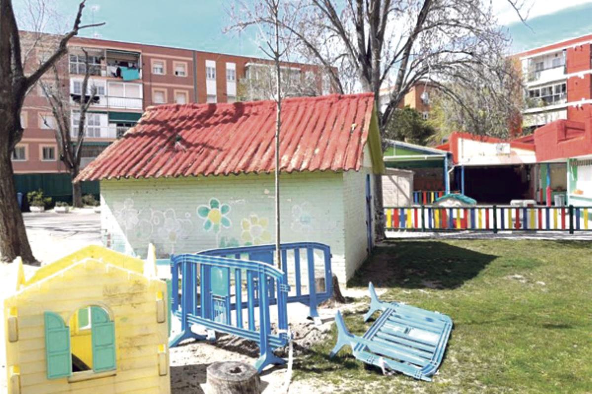 Varias asociaciones reclaman al Ayuntamiento el desmantelamiento de edificios con este componente, prohibido en España desde 2001