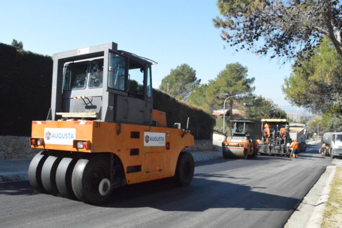 La concejalía de Obras Públicas ha invertido más de 437.000 euros para el asfaltamiento de las calles