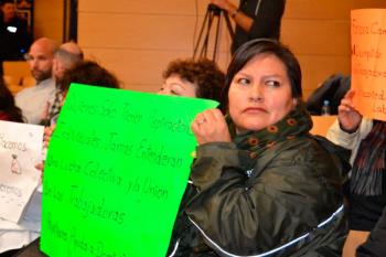 Esta reivindicación surge motivada por los retrasos que padecen en el pago de sus nóminas