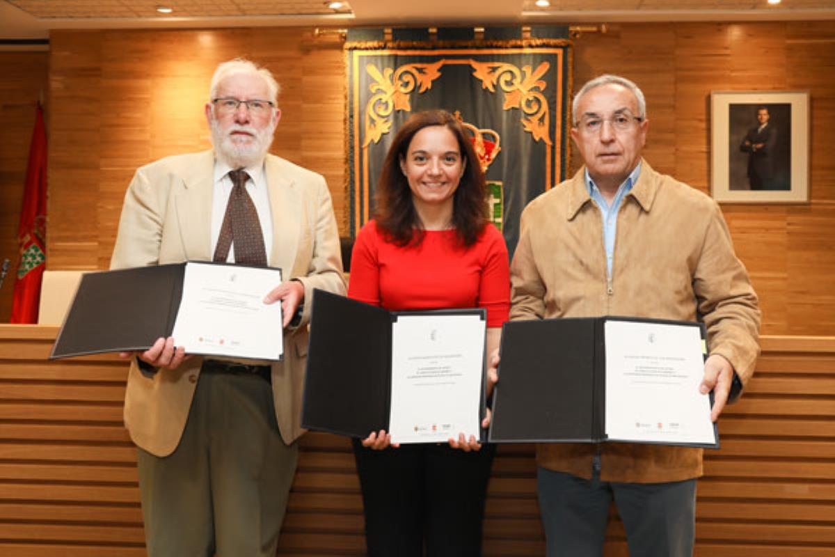 El consistorio, el Comité Olímpico Español y la Comisión de Ayuda al Refugiado han suscrito un convenio