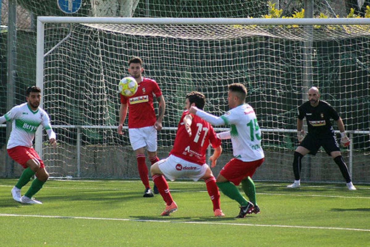 La RSD Alcalá se topó con el entramado defensivo de un Trival Valderas que se aprovechó de un discutido gol de Miguel Ángel en la primera parte. 