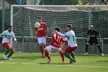 La RSD Alcalá se topó con el entramado defensivo de un Trival Valderas que se aprovechó de un discutido gol de Miguel Ángel en la primera parte. 