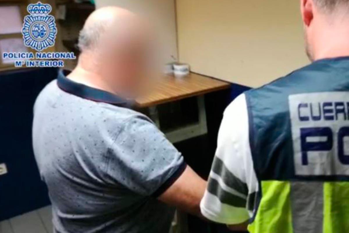 El presunto autor aprovechaba su apariencia para lograr sustraer dinero u objetos a sus víctimas en la salida de los bancos